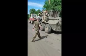 Celebrele tractoare ucrainene au revenit în acțiune după ce au stat pe tușă mai multe luni